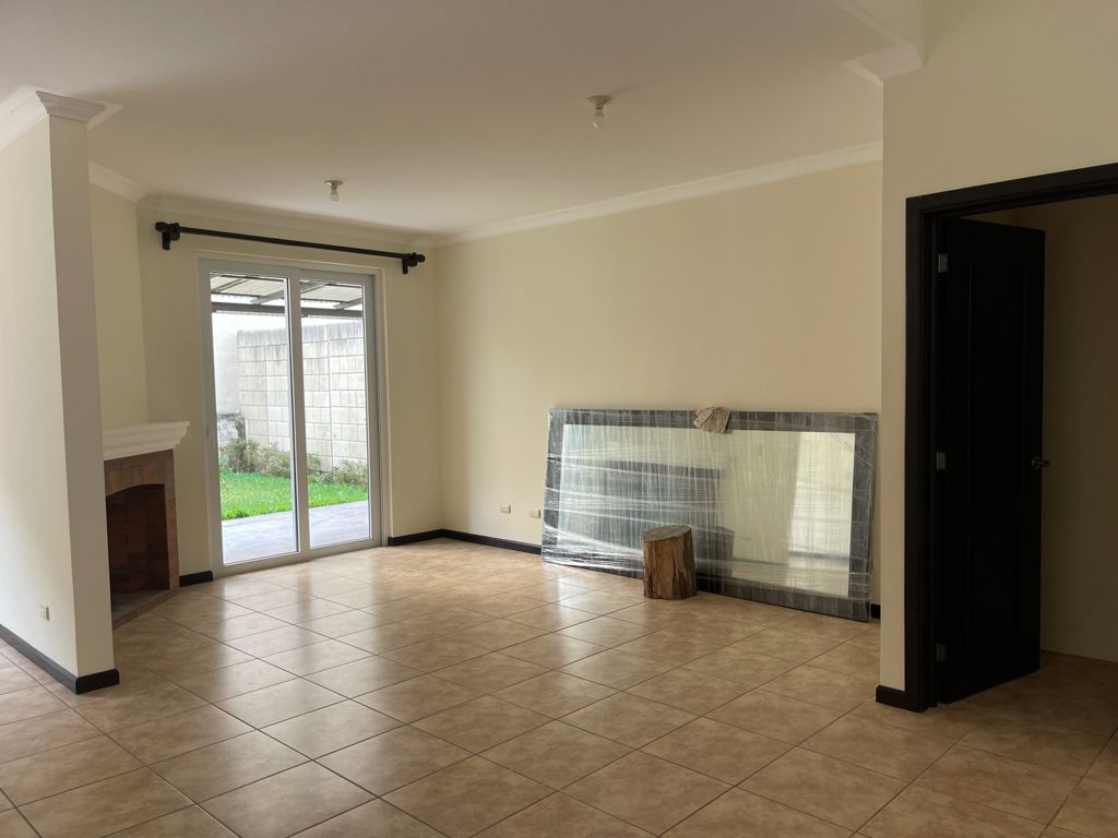 Venta de Casa o Casas, Terrenos, Propiedades, Apartamentos, Inmuebles en Guatemala, zona 11, zona 7, zona 2, zona 18, zona 16, Mixco, Carretera Al Salvador, Fraijanes, Santa Catarina Pinula, Antigua Guatemala, Villa Nueva, Villa Canales, San Miguel Petapa - Venta o Alquiler de Casas En Guatemala