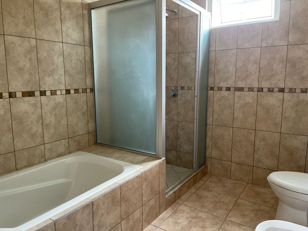 Venta de Casa o Casas, Terrenos, Propiedades, Apartamentos, Inmuebles en Guatemala, zona 11, zona 7, zona 2, zona 18, zona 16, Mixco, Carretera Al Salvador, Fraijanes, Santa Catarina Pinula, Antigua Guatemala, Villa Nueva, Villa Canales, San Miguel Petapa - Venta o Alquiler de Casas En Guatemala