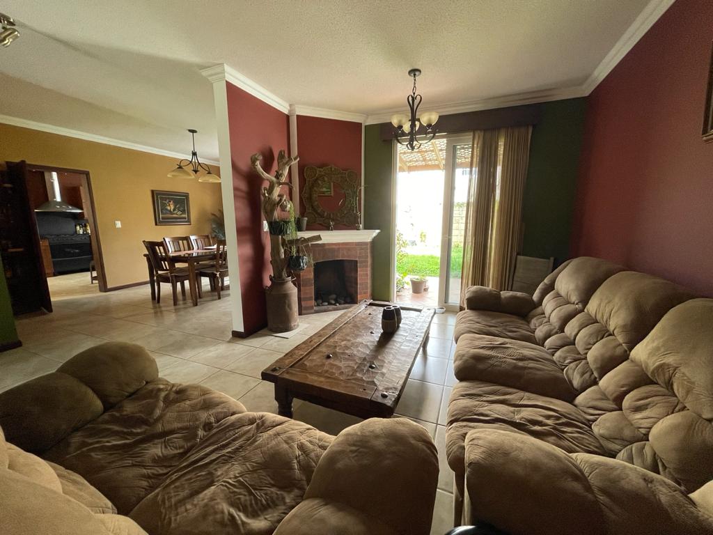 Venta de Casa o Casas, Terrenos, Propiedades, Apartamentos, Inmuebles en Guatemala, zona 11, zona 7, zona 2, zona 18, zona 16, Mixco, Carretera Al Salvador, Fraijanes, Santa Catarina Pinula, Antigua Guatemala, Villa Nueva, Villa Canales, San Miguel Petapa - Venta o Alquiler de Casas En Guatemala