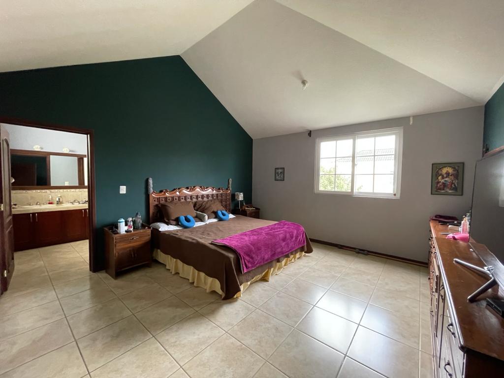 Venta de Casa o Casas, Terrenos, Propiedades, Apartamentos, Inmuebles en Guatemala, zona 11, zona 7, zona 2, zona 18, zona 16, Mixco, Carretera Al Salvador, Fraijanes, Santa Catarina Pinula, Antigua Guatemala, Villa Nueva, Villa Canales, San Miguel Petapa - Venta o Alquiler de Casas En Guatemala