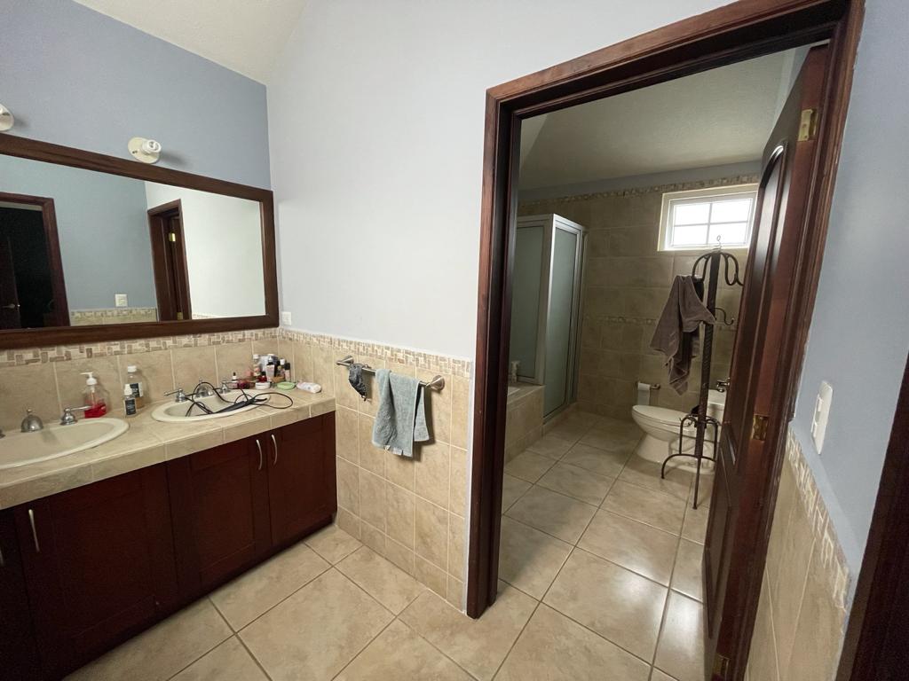 Venta de Casa o Casas, Terrenos, Propiedades, Apartamentos, Inmuebles en Guatemala, zona 11, zona 7, zona 2, zona 18, zona 16, Mixco, Carretera Al Salvador, Fraijanes, Santa Catarina Pinula, Antigua Guatemala, Villa Nueva, Villa Canales, San Miguel Petapa - Venta o Alquiler de Casas En Guatemala