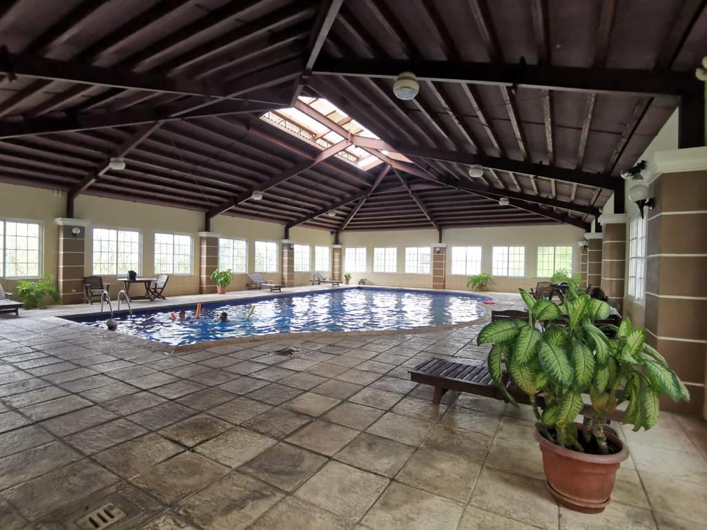 Venta de Casa o Casas, Terrenos, Propiedades, Apartamentos, Inmuebles en Guatemala, zona 11, zona 7, zona 2, zona 18, zona 16, Mixco, Carretera Al Salvador, Fraijanes, Santa Catarina Pinula, Antigua Guatemala, Villa Nueva, Villa Canales, San Miguel Petapa - Venta o Alquiler de Casas En Guatemala