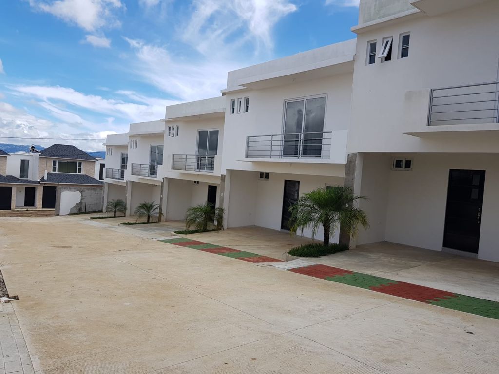 Venta de Casa o Casas, Terrenos, Propiedades, Apartamentos, Inmuebles en Guatemala, zona 11, zona 7, zona 2, zona 18, zona 16, Mixco, Carretera Al Salvador, Fraijanes, Santa Catarina Pinula, Antigua Guatemala, Villa Nueva, Villa Canales, San Miguel Petapa - Venta o Alquiler de Casas En Guatemala