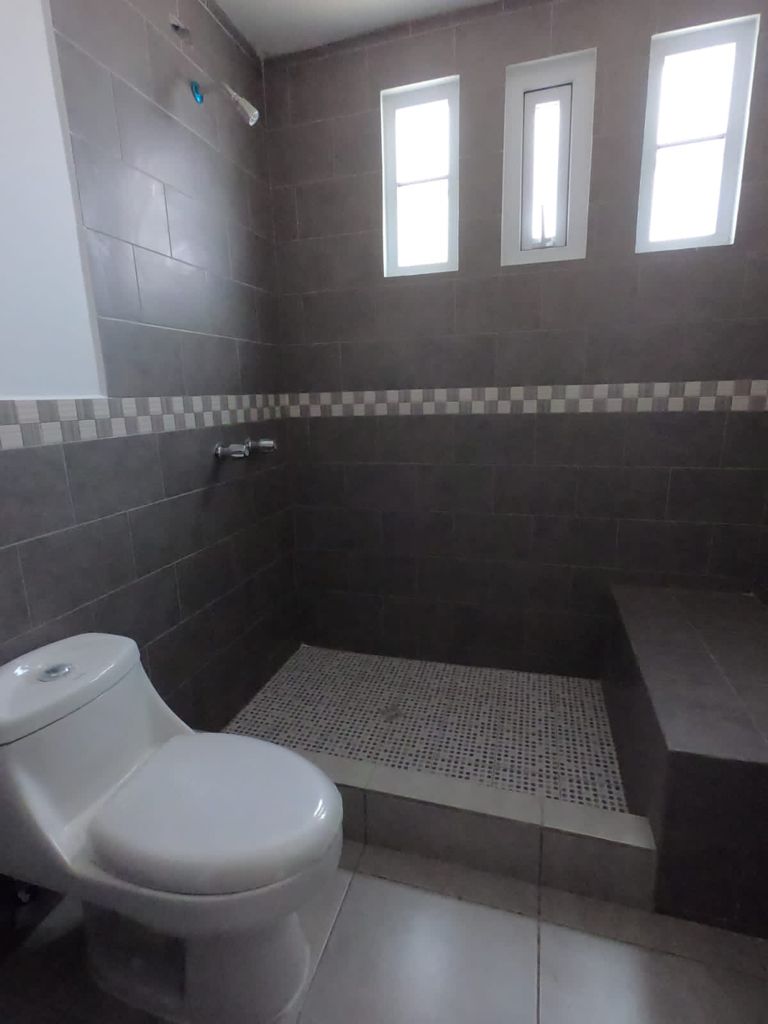 Venta de Casa o Casas, Terrenos, Propiedades, Apartamentos, Inmuebles en Guatemala, zona 11, zona 7, zona 2, zona 18, zona 16, Mixco, Carretera Al Salvador, Fraijanes, Santa Catarina Pinula, Antigua Guatemala, Villa Nueva, Villa Canales, San Miguel Petapa - Venta o Alquiler de Casas En Guatemala