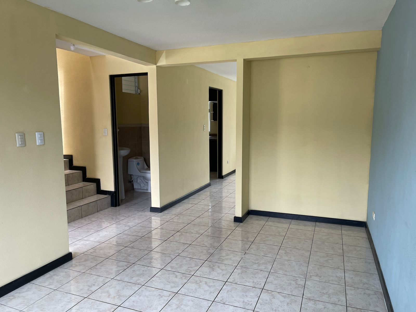 Venta de Casa o Casas, Terrenos, Propiedades, Apartamentos, Inmuebles en Guatemala, zona 11, zona 7, zona 2, zona 18, zona 16, Mixco, Carretera Al Salvador, Fraijanes, Santa Catarina Pinula, Antigua Guatemala, Villa Nueva, Villa Canales, San Miguel Petapa - Venta o Alquiler de Casas En Guatemala