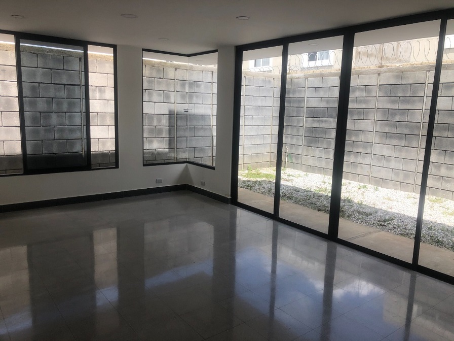 Venta de Casa o Casas, Terrenos, Propiedades, Apartamentos, Inmuebles en Guatemala, zona 11, zona 7, zona 2, zona 18, zona 16, Mixco, Carretera Al Salvador, Fraijanes, Santa Catarina Pinula, Antigua Guatemala, Villa Nueva, Villa Canales, San Miguel Petapa - Venta o Alquiler de Casas En Guatemala