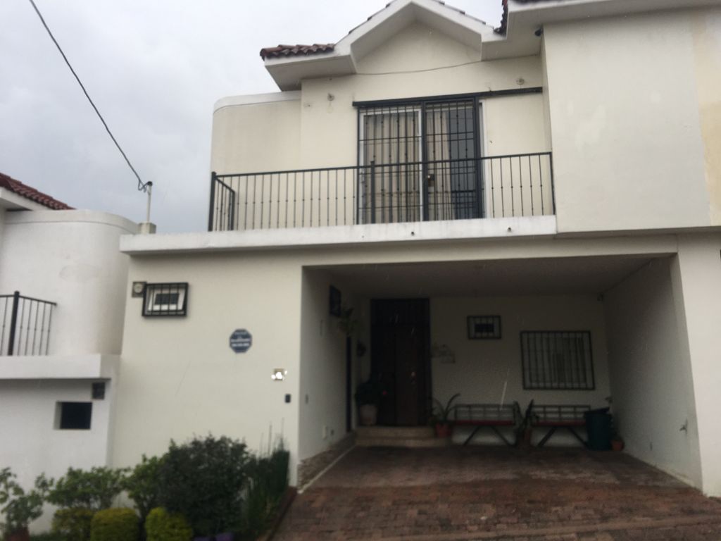 Venta de Casa o Casas, Terrenos, Propiedades, Apartamentos, Inmuebles en Guatemala, zona 11, zona 7, zona 2, zona 18, zona 16, Mixco, Carretera Al Salvador, Fraijanes, Santa Catarina Pinula, Antigua Guatemala, Villa Nueva, Villa Canales, San Miguel Petapa - Venta o Alquiler de Casas En Guatemala