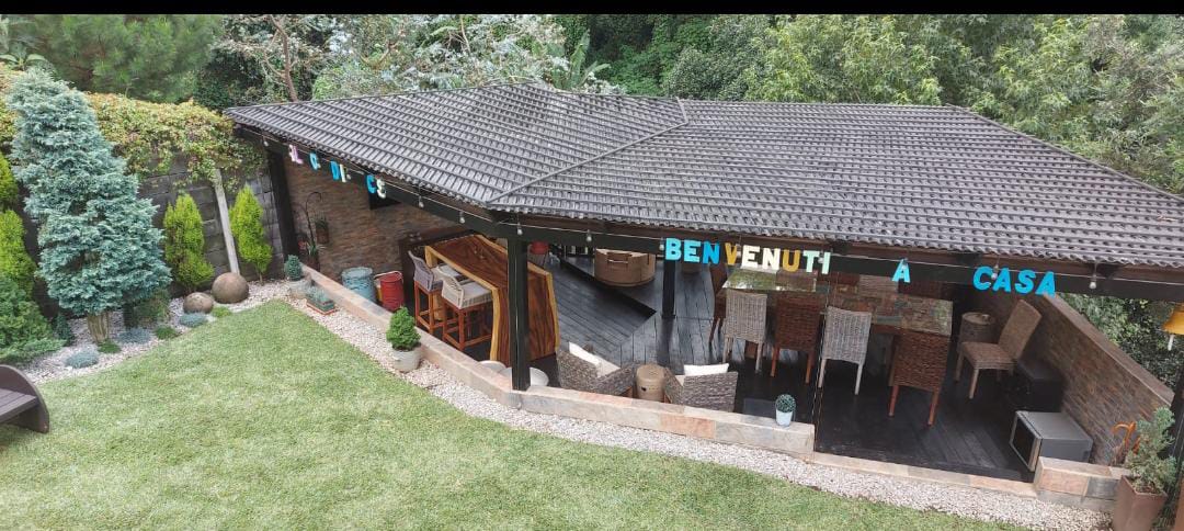 Venta de Casa o Casas, Terrenos, Propiedades, Apartamentos, Inmuebles en Guatemala, zona 11, zona 7, zona 2, zona 18, zona 16, Mixco, Carretera Al Salvador, Fraijanes, Santa Catarina Pinula, Antigua Guatemala, Villa Nueva, Villa Canales, San Miguel Petapa - Venta o Alquiler de Casas En Guatemala
