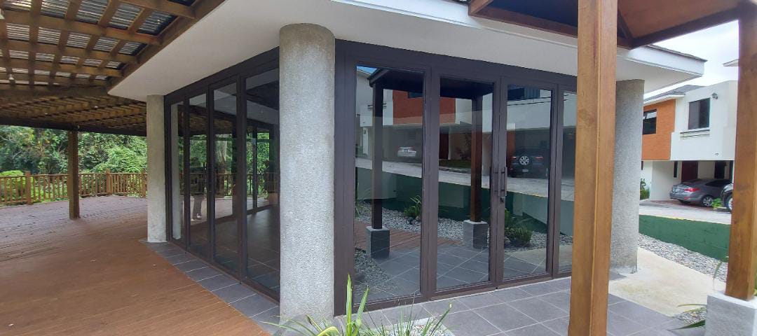 Venta de Casa o Casas, Terrenos, Propiedades, Apartamentos, Inmuebles en Guatemala, zona 11, zona 7, zona 2, zona 18, zona 16, Mixco, Carretera Al Salvador, Fraijanes, Santa Catarina Pinula, Antigua Guatemala, Villa Nueva, Villa Canales, San Miguel Petapa - Venta o Alquiler de Casas En Guatemala