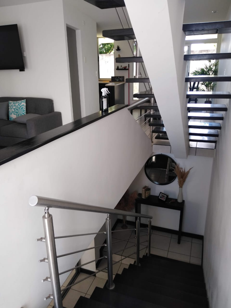 Venta de Casa o Casas, Terrenos, Propiedades, Apartamentos, Inmuebles en Guatemala, zona 11, zona 7, zona 2, zona 18, zona 16, Mixco, Carretera Al Salvador, Fraijanes, Santa Catarina Pinula, Antigua Guatemala, Villa Nueva, Villa Canales, San Miguel Petapa - Venta o Alquiler de Casas En Guatemala