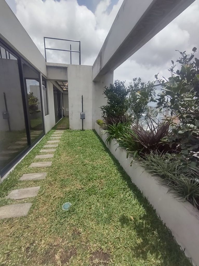 Venta de Casa o Casas, Terrenos, Propiedades, Apartamentos, Inmuebles en Guatemala, zona 11, zona 7, zona 2, zona 18, zona 16, Mixco, Carretera Al Salvador, Fraijanes, Santa Catarina Pinula, Antigua Guatemala, Villa Nueva, Villa Canales, San Miguel Petapa - Venta o Alquiler de Casas En Guatemala