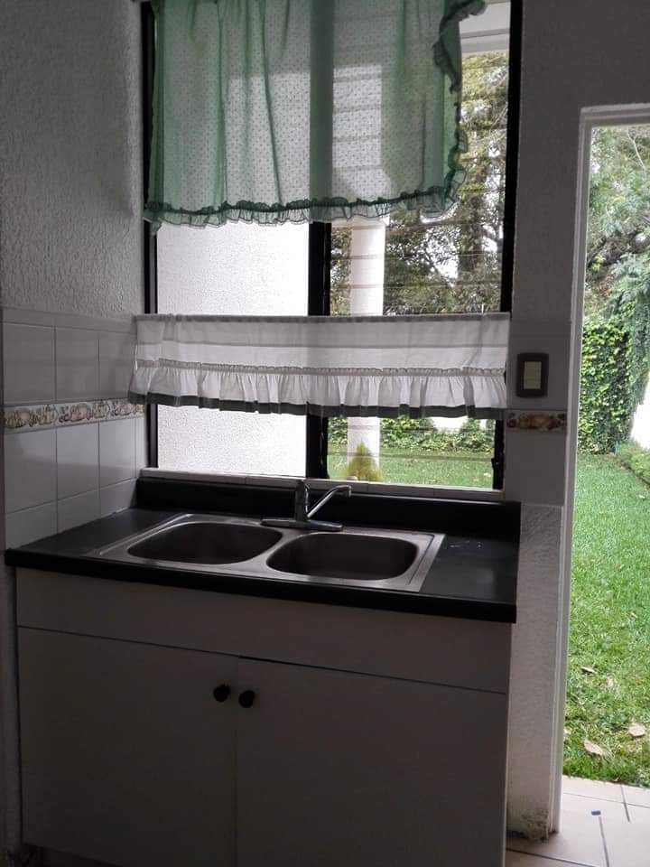 Venta de Casa o Casas, Terrenos, Propiedades, Apartamentos, Inmuebles en Guatemala, zona 11, zona 7, zona 2, zona 18, zona 16, Mixco, Carretera Al Salvador, Fraijanes, Santa Catarina Pinula, Antigua Guatemala, Villa Nueva, Villa Canales, San Miguel Petapa - Venta o Alquiler de Casas En Guatemala