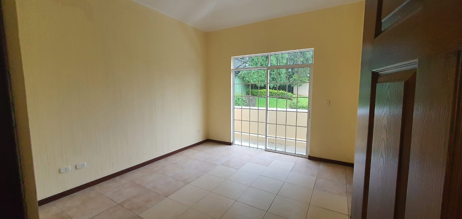 Venta de Casa o Casas, Terrenos, Propiedades, Apartamentos, Inmuebles en Guatemala, zona 11, zona 7, zona 2, zona 18, zona 16, Mixco, Carretera Al Salvador, Fraijanes, Santa Catarina Pinula, Antigua Guatemala, Villa Nueva, Villa Canales, San Miguel Petapa - Venta o Alquiler de Casas En Guatemala