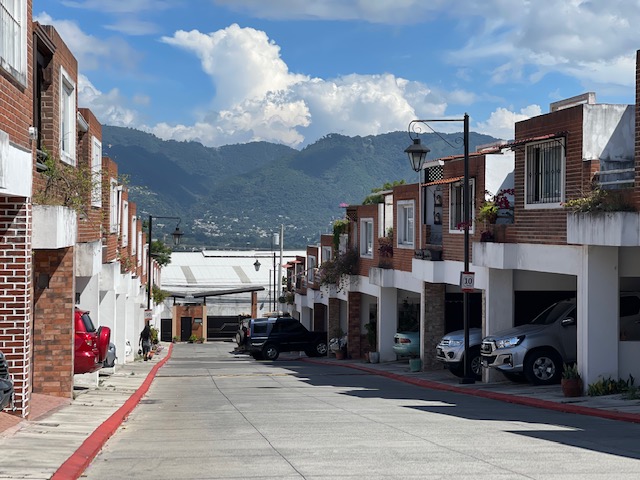 Venta de Casa o Casas, Terrenos, Propiedades, Apartamentos, Inmuebles en Guatemala, zona 11, zona 7, zona 2, zona 18, zona 16, Mixco, Carretera Al Salvador, Fraijanes, Santa Catarina Pinula, Antigua Guatemala, Villa Nueva, Villa Canales, San Miguel Petapa - Venta o Alquiler de Casas En Guatemala