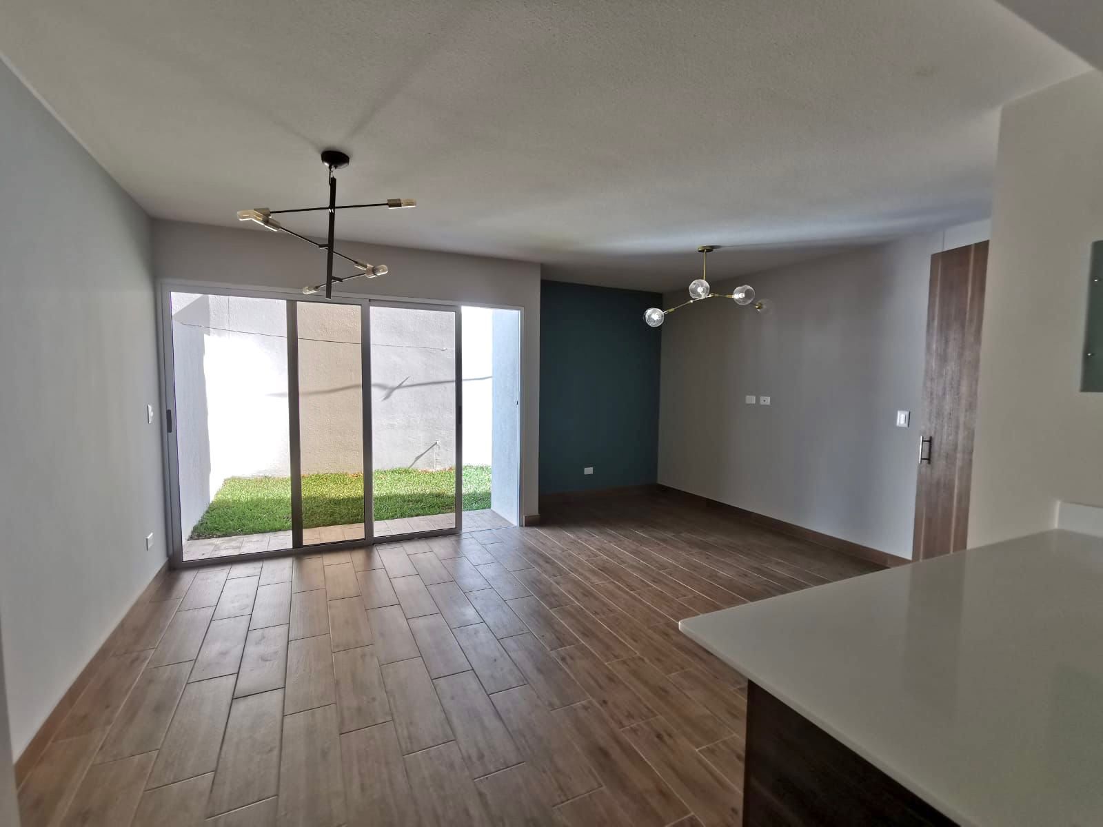 Venta de Casa o Casas, Terrenos, Propiedades, Apartamentos, Inmuebles en Guatemala, zona 11, zona 7, zona 2, zona 18, zona 16, Mixco, Carretera Al Salvador, Fraijanes, Santa Catarina Pinula, Antigua Guatemala, Villa Nueva, Villa Canales, San Miguel Petapa - Venta o Alquiler de Casas En Guatemala