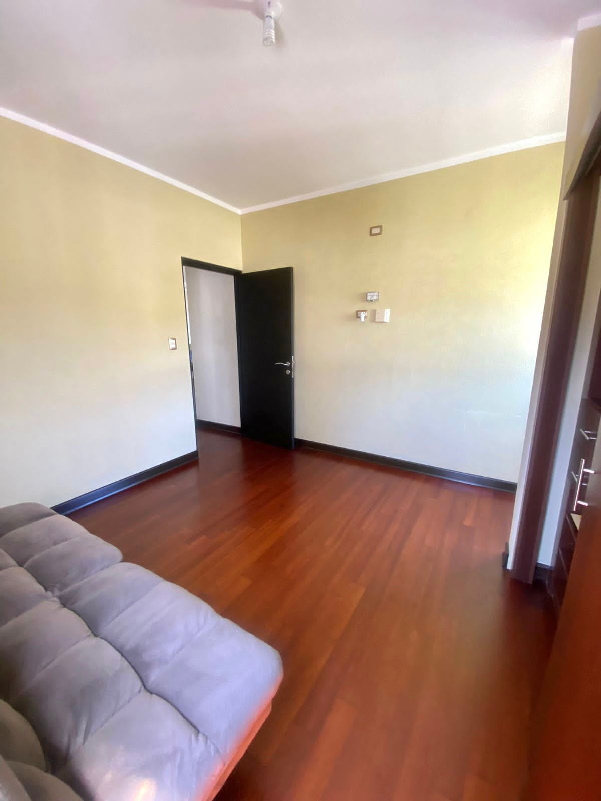 Venta de Casa o Casas, Terrenos, Propiedades, Apartamentos, Inmuebles en Guatemala, zona 11, zona 7, zona 2, zona 18, zona 16, Mixco, Carretera Al Salvador, Fraijanes, Santa Catarina Pinula, Antigua Guatemala, Villa Nueva, Villa Canales, San Miguel Petapa - Venta o Alquiler de Casas En Guatemala