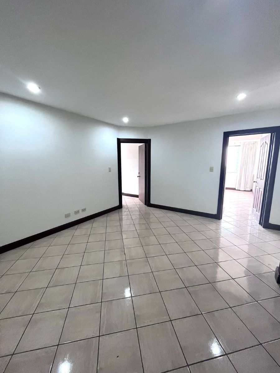 Venta de Casa o Casas, Terrenos, Propiedades, Apartamentos, Inmuebles en Guatemala, zona 11, zona 7, zona 2, zona 18, zona 16, Mixco, Carretera Al Salvador, Fraijanes, Santa Catarina Pinula, Antigua Guatemala, Villa Nueva, Villa Canales, San Miguel Petapa - Venta o Alquiler de Casas En Guatemala