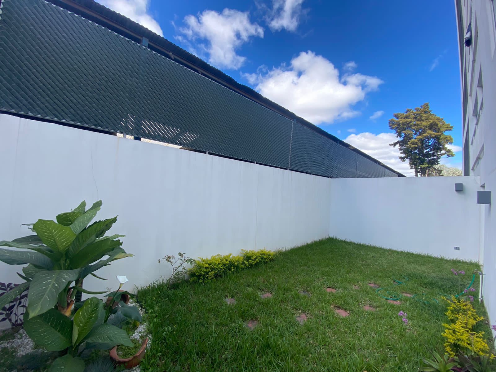 Venta de Casa o Casas, Terrenos, Propiedades, Apartamentos, Inmuebles en Guatemala, zona 11, zona 7, zona 2, zona 18, zona 16, Mixco, Carretera Al Salvador, Fraijanes, Santa Catarina Pinula, Antigua Guatemala, Villa Nueva, Villa Canales, San Miguel Petapa - Venta o Alquiler de Casas En Guatemala