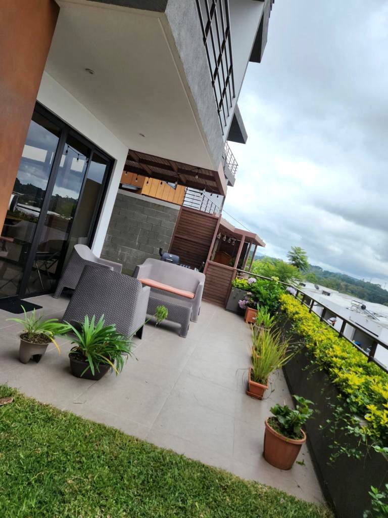 Venta de Casa o Casas, Terrenos, Propiedades, Apartamentos, Inmuebles en Guatemala, zona 11, zona 7, zona 2, zona 18, zona 16, Mixco, Carretera Al Salvador, Fraijanes, Santa Catarina Pinula, Antigua Guatemala, Villa Nueva, Villa Canales, San Miguel Petapa - Venta o Alquiler de Casas En Guatemala