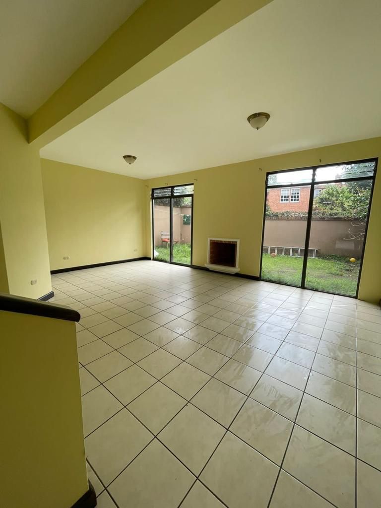 Venta de Casa o Casas, Terrenos, Propiedades, Apartamentos, Inmuebles en Guatemala, zona 11, zona 7, zona 2, zona 18, zona 16, Mixco, Carretera Al Salvador, Fraijanes, Santa Catarina Pinula, Antigua Guatemala, Villa Nueva, Villa Canales, San Miguel Petapa - Venta o Alquiler de Casas En Guatemala