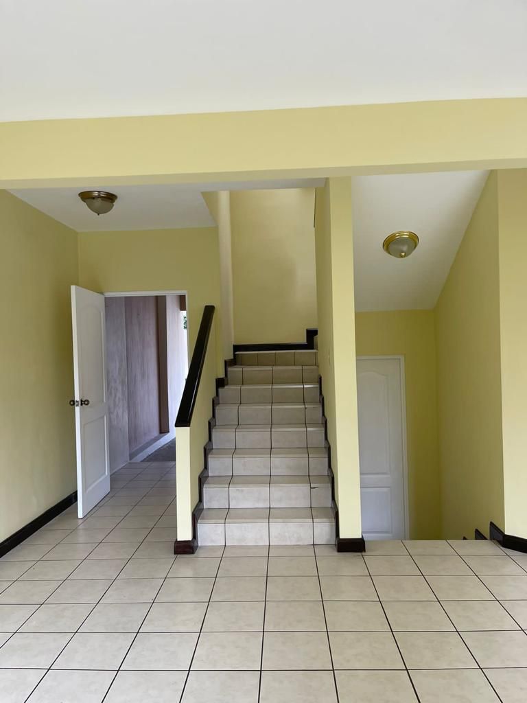 Venta de Casa o Casas, Terrenos, Propiedades, Apartamentos, Inmuebles en Guatemala, zona 11, zona 7, zona 2, zona 18, zona 16, Mixco, Carretera Al Salvador, Fraijanes, Santa Catarina Pinula, Antigua Guatemala, Villa Nueva, Villa Canales, San Miguel Petapa - Venta o Alquiler de Casas En Guatemala