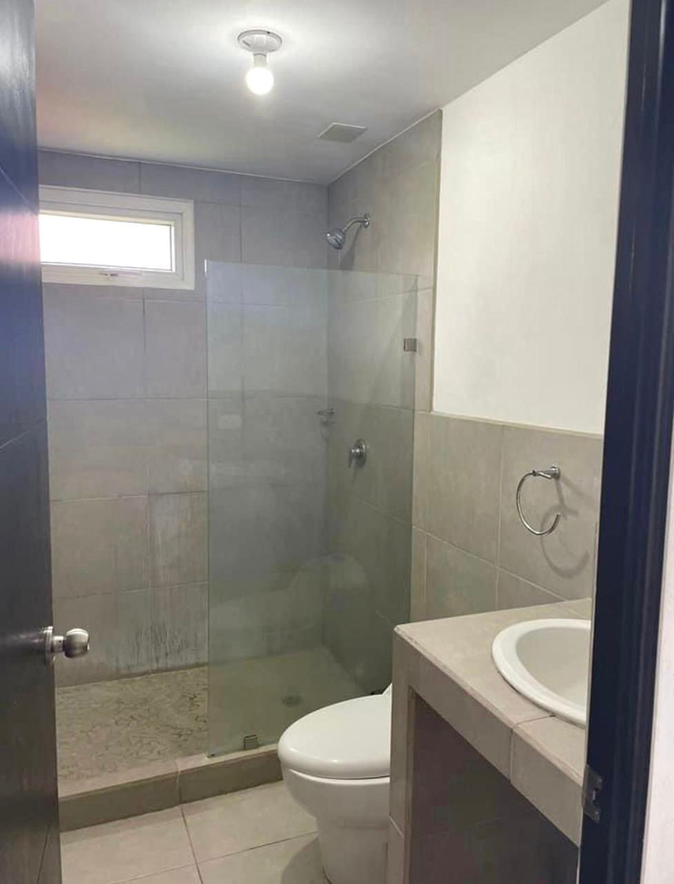 Venta de Casa o Casas, Terrenos, Propiedades, Apartamentos, Inmuebles en Guatemala, zona 11, zona 7, zona 2, zona 18, zona 16, Mixco, Carretera Al Salvador, Fraijanes, Santa Catarina Pinula, Antigua Guatemala, Villa Nueva, Villa Canales, San Miguel Petapa - Venta o Alquiler de Casas En Guatemala