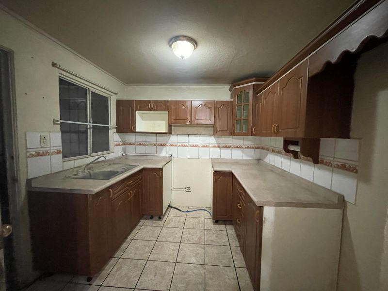 Venta de Casa o Casas, Terrenos, Propiedades, Apartamentos, Inmuebles en Guatemala, zona 11, zona 7, zona 2, zona 18, zona 16, Mixco, Carretera Al Salvador, Fraijanes, Santa Catarina Pinula, Antigua Guatemala, Villa Nueva, Villa Canales, San Miguel Petapa - Venta o Alquiler de Casas En Guatemala