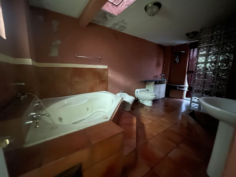 Venta de Casa o Casas, Terrenos, Propiedades, Apartamentos, Inmuebles en Guatemala, zona 11, zona 7, zona 2, zona 18, zona 16, Mixco, Carretera Al Salvador, Fraijanes, Santa Catarina Pinula, Antigua Guatemala, Villa Nueva, Villa Canales, San Miguel Petapa - Venta o Alquiler de Casas En Guatemala