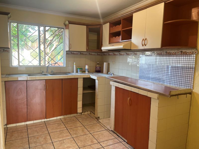 Venta de Casa o Casas, Terrenos, Propiedades, Apartamentos, Inmuebles en Guatemala, zona 11, zona 7, zona 2, zona 18, zona 16, Mixco, Carretera Al Salvador, Fraijanes, Santa Catarina Pinula, Antigua Guatemala, Villa Nueva, Villa Canales, San Miguel Petapa - Venta o Alquiler de Casas En Guatemala