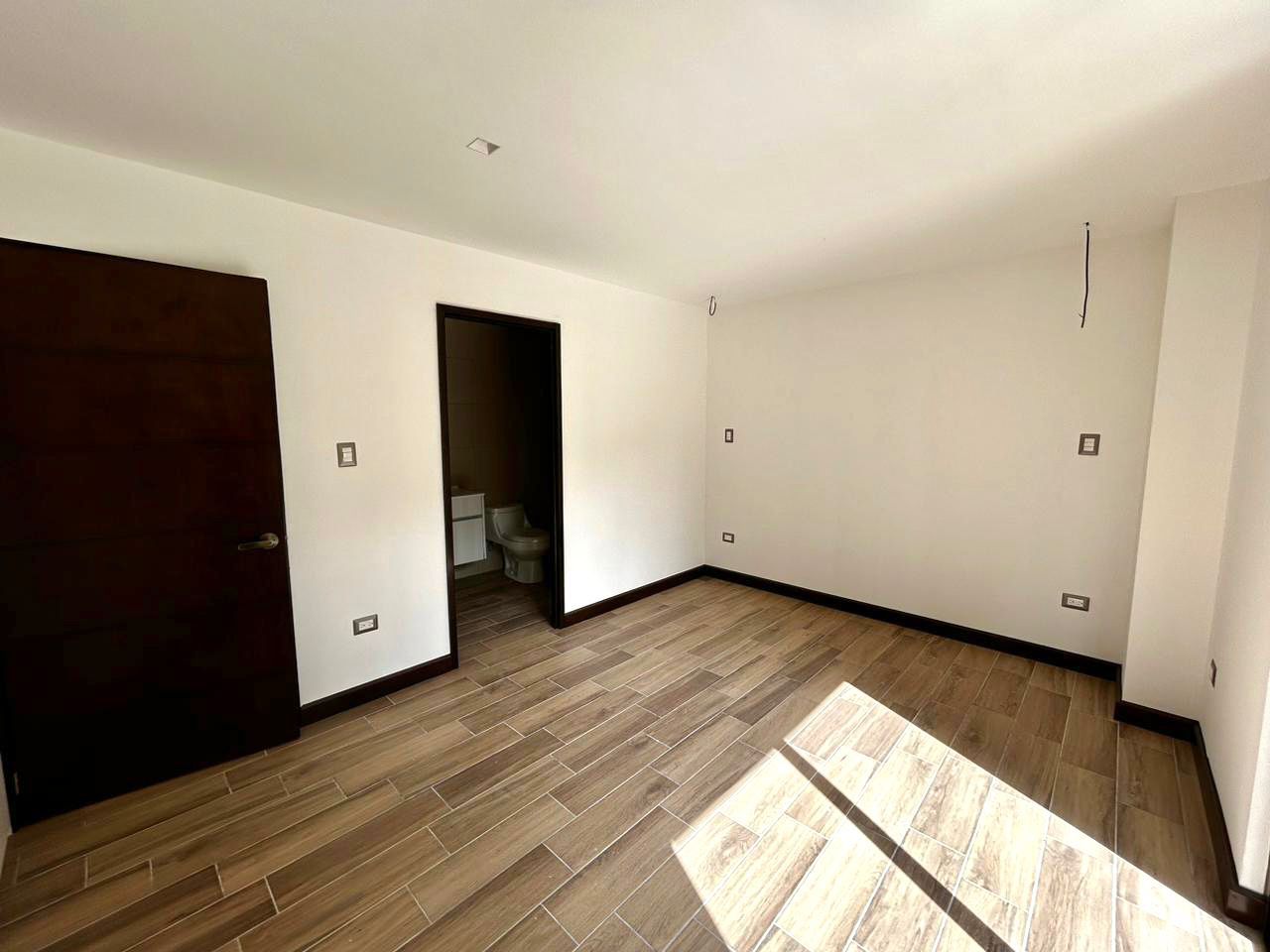 Venta de Casa o Casas, Terrenos, Propiedades, Apartamentos, Inmuebles en Guatemala, zona 11, zona 7, zona 2, zona 18, zona 16, Mixco, Carretera Al Salvador, Fraijanes, Santa Catarina Pinula, Antigua Guatemala, Villa Nueva, Villa Canales, San Miguel Petapa - Venta o Alquiler de Casas En Guatemala