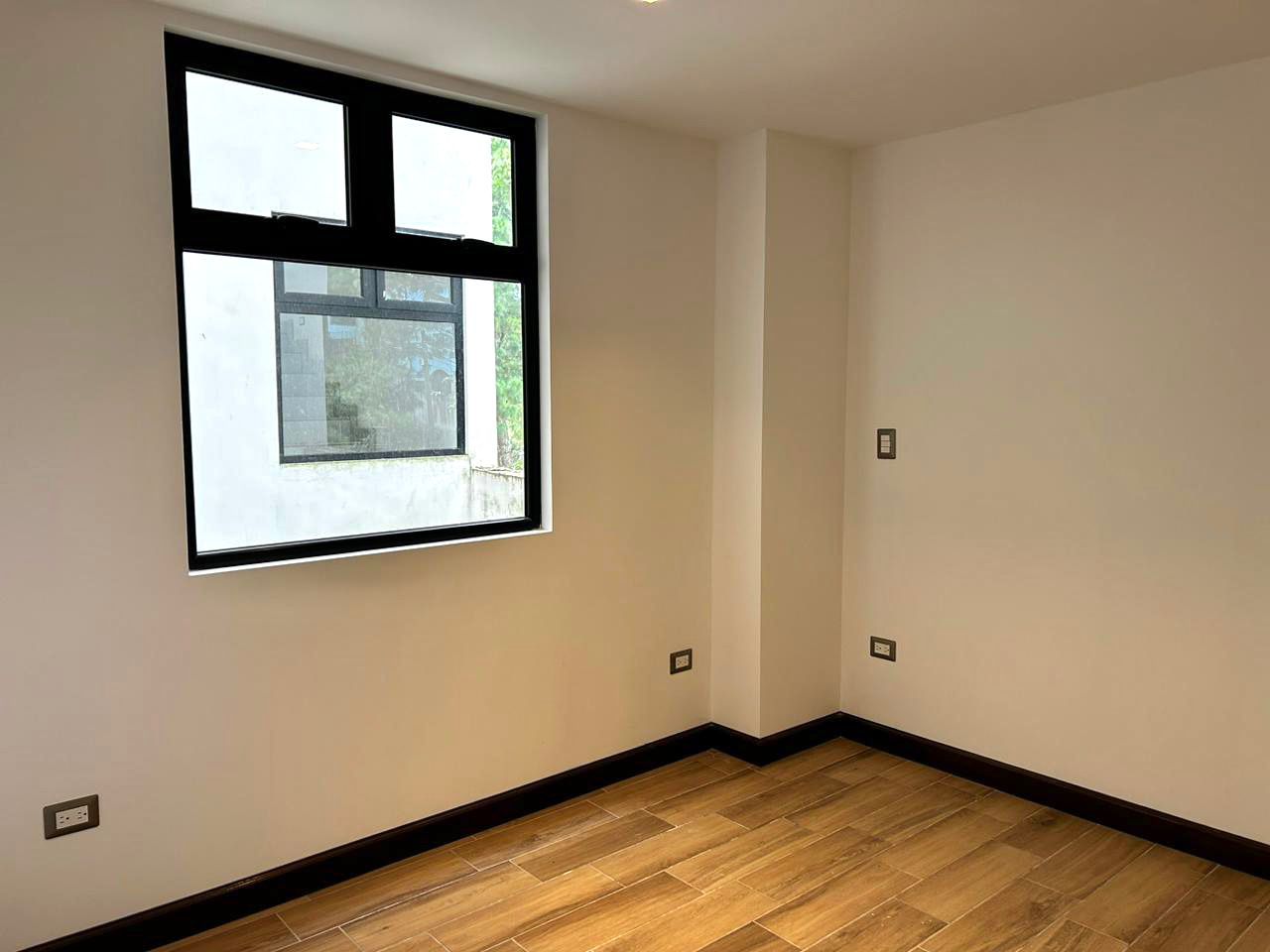 Venta de Casa o Casas, Terrenos, Propiedades, Apartamentos, Inmuebles en Guatemala, zona 11, zona 7, zona 2, zona 18, zona 16, Mixco, Carretera Al Salvador, Fraijanes, Santa Catarina Pinula, Antigua Guatemala, Villa Nueva, Villa Canales, San Miguel Petapa - Venta o Alquiler de Casas En Guatemala