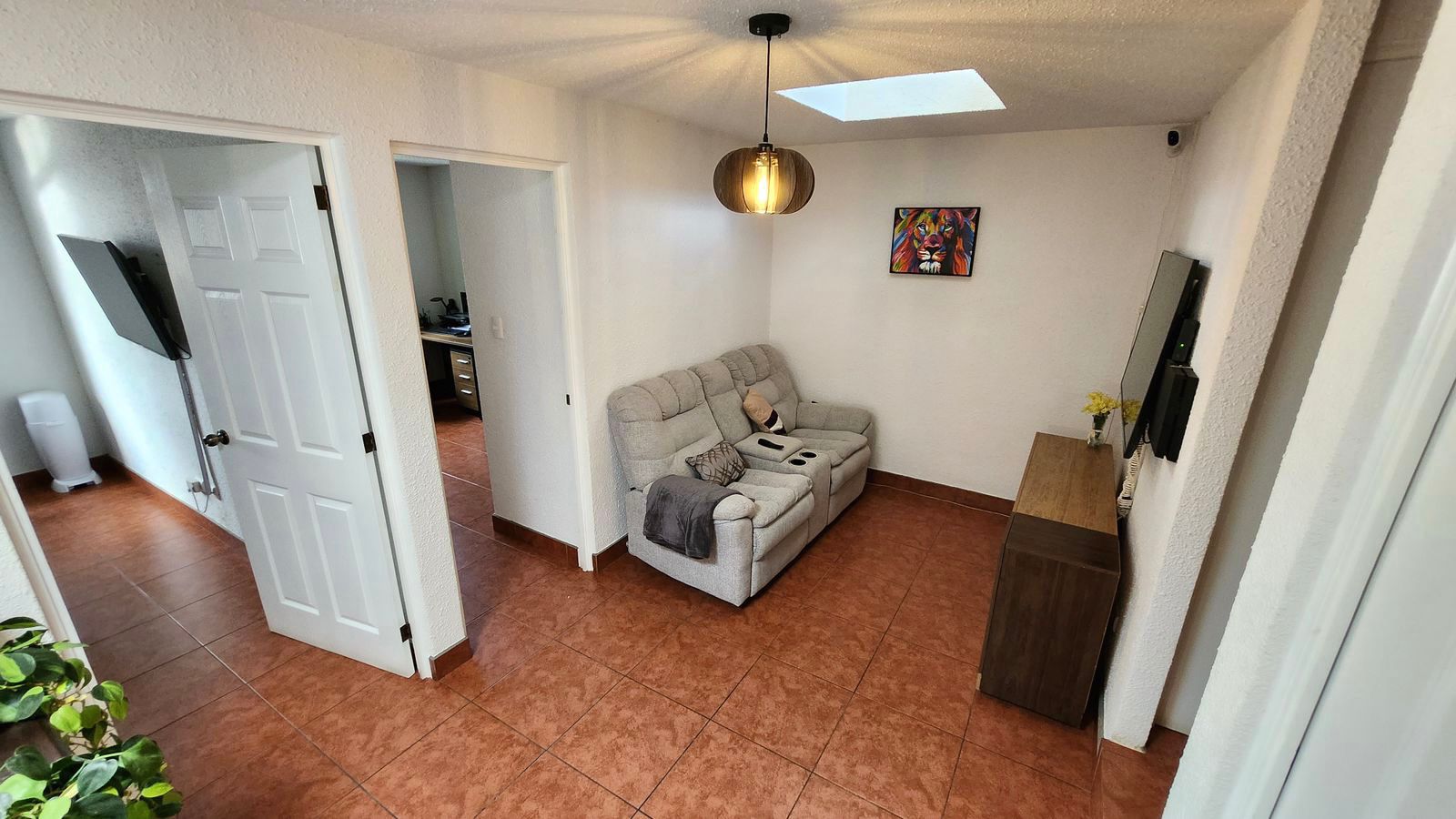 Venta de Casa o Casas, Terrenos, Propiedades, Apartamentos, Inmuebles en Guatemala, zona 11, zona 7, zona 2, zona 18, zona 16, Mixco, Carretera Al Salvador, Fraijanes, Santa Catarina Pinula, Antigua Guatemala, Villa Nueva, Villa Canales, San Miguel Petapa - Venta o Alquiler de Casas En Guatemala