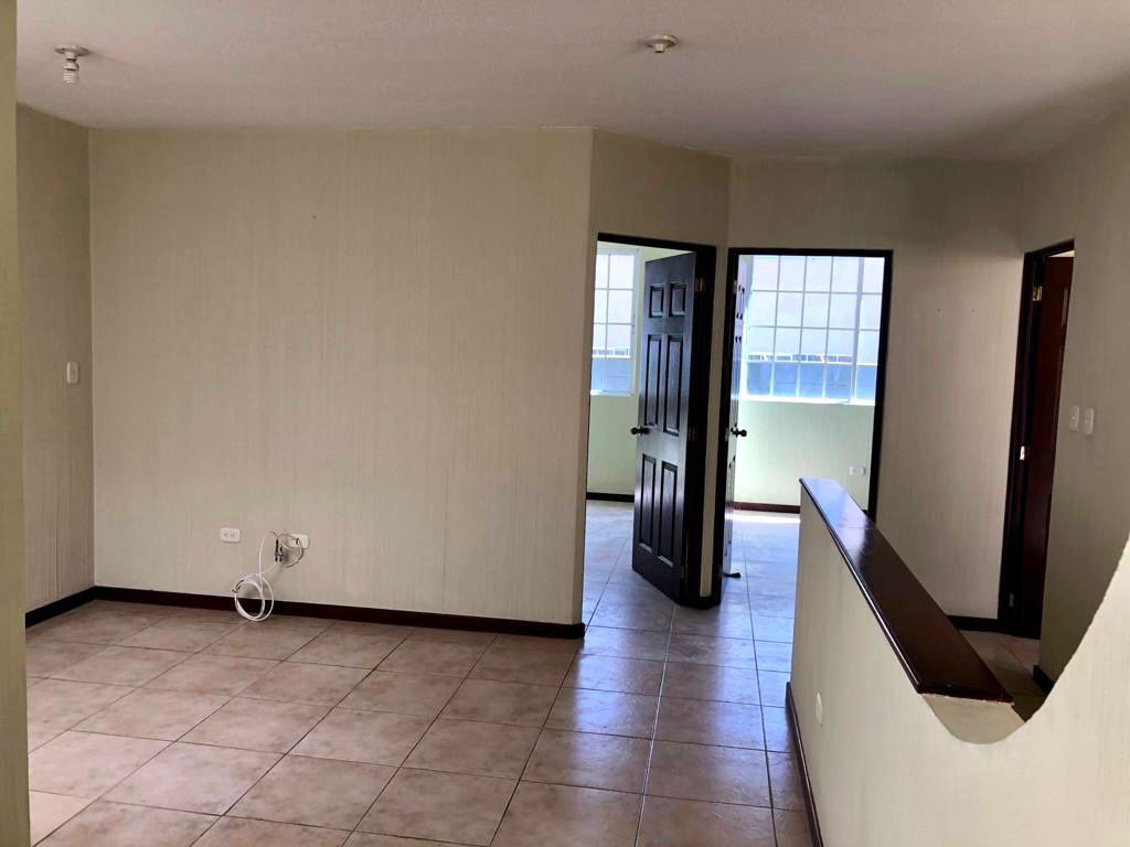 Venta de Casa o Casas, Terrenos, Propiedades, Apartamentos, Inmuebles en Guatemala, zona 11, zona 7, zona 2, zona 18, zona 16, Mixco, Carretera Al Salvador, Fraijanes, Santa Catarina Pinula, Antigua Guatemala, Villa Nueva, Villa Canales, San Miguel Petapa - Venta o Alquiler de Casas En Guatemala