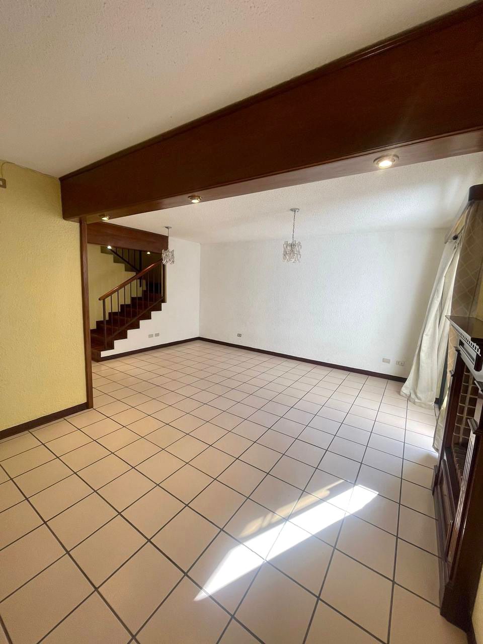 Venta de Casa o Casas, Terrenos, Propiedades, Apartamentos, Inmuebles en Guatemala, zona 11, zona 7, zona 2, zona 18, zona 16, Mixco, Carretera Al Salvador, Fraijanes, Santa Catarina Pinula, Antigua Guatemala, Villa Nueva, Villa Canales, San Miguel Petapa - Venta o Alquiler de Casas En Guatemala