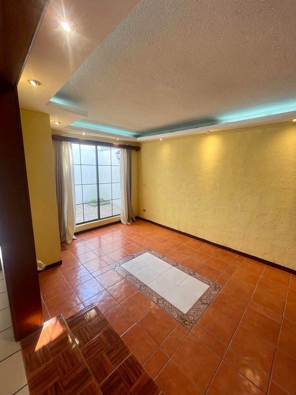 Venta de Casa o Casas, Terrenos, Propiedades, Apartamentos, Inmuebles en Guatemala, zona 11, zona 7, zona 2, zona 18, zona 16, Mixco, Carretera Al Salvador, Fraijanes, Santa Catarina Pinula, Antigua Guatemala, Villa Nueva, Villa Canales, San Miguel Petapa - Venta o Alquiler de Casas En Guatemala