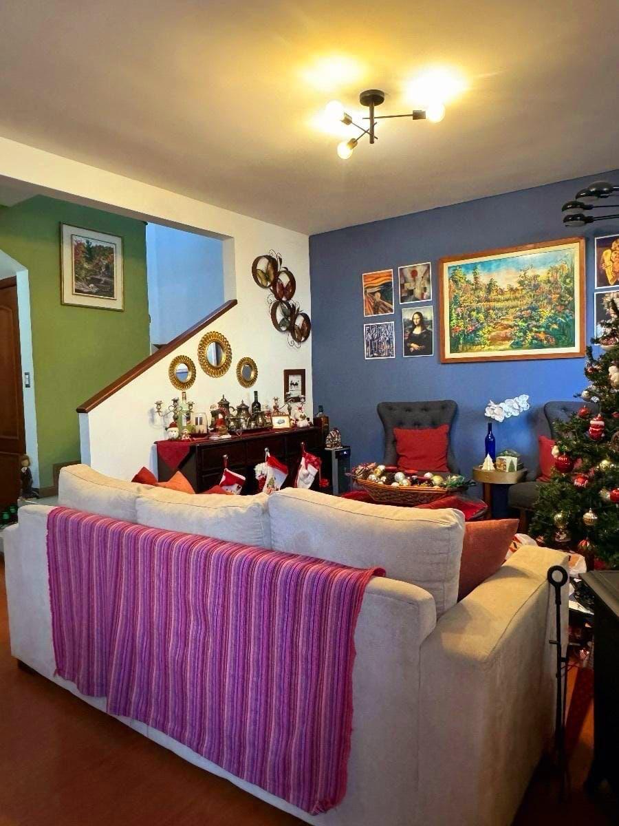 Venta de Casa o Casas, Terrenos, Propiedades, Apartamentos, Inmuebles en Guatemala, zona 11, zona 7, zona 2, zona 18, zona 16, Mixco, Carretera Al Salvador, Fraijanes, Santa Catarina Pinula, Antigua Guatemala, Villa Nueva, Villa Canales, San Miguel Petapa - Venta o Alquiler de Casas En Guatemala