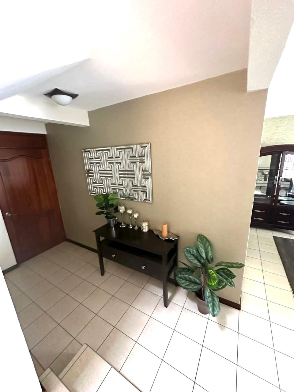 Venta de Casa o Casas, Terrenos, Propiedades, Apartamentos, Inmuebles en Guatemala, zona 11, zona 7, zona 2, zona 18, zona 16, Mixco, Carretera Al Salvador, Fraijanes, Santa Catarina Pinula, Antigua Guatemala, Villa Nueva, Villa Canales, San Miguel Petapa - Venta o Alquiler de Casas En Guatemala