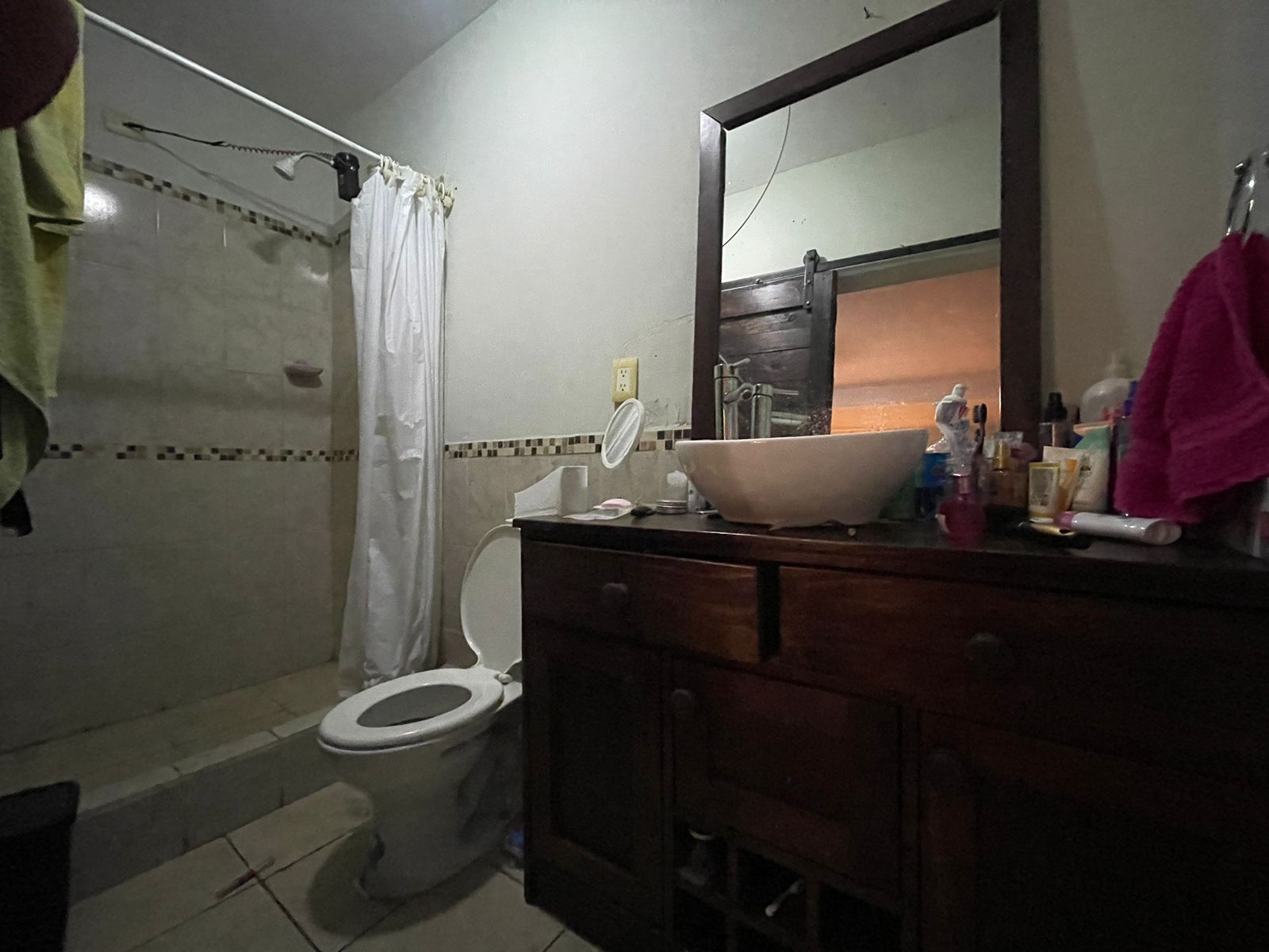 Venta de Casa o Casas, Terrenos, Propiedades, Apartamentos, Inmuebles en Guatemala, zona 11, zona 7, zona 2, zona 18, zona 16, Mixco, Carretera Al Salvador, Fraijanes, Santa Catarina Pinula, Antigua Guatemala, Villa Nueva, Villa Canales, San Miguel Petapa - Venta o Alquiler de Casas En Guatemala