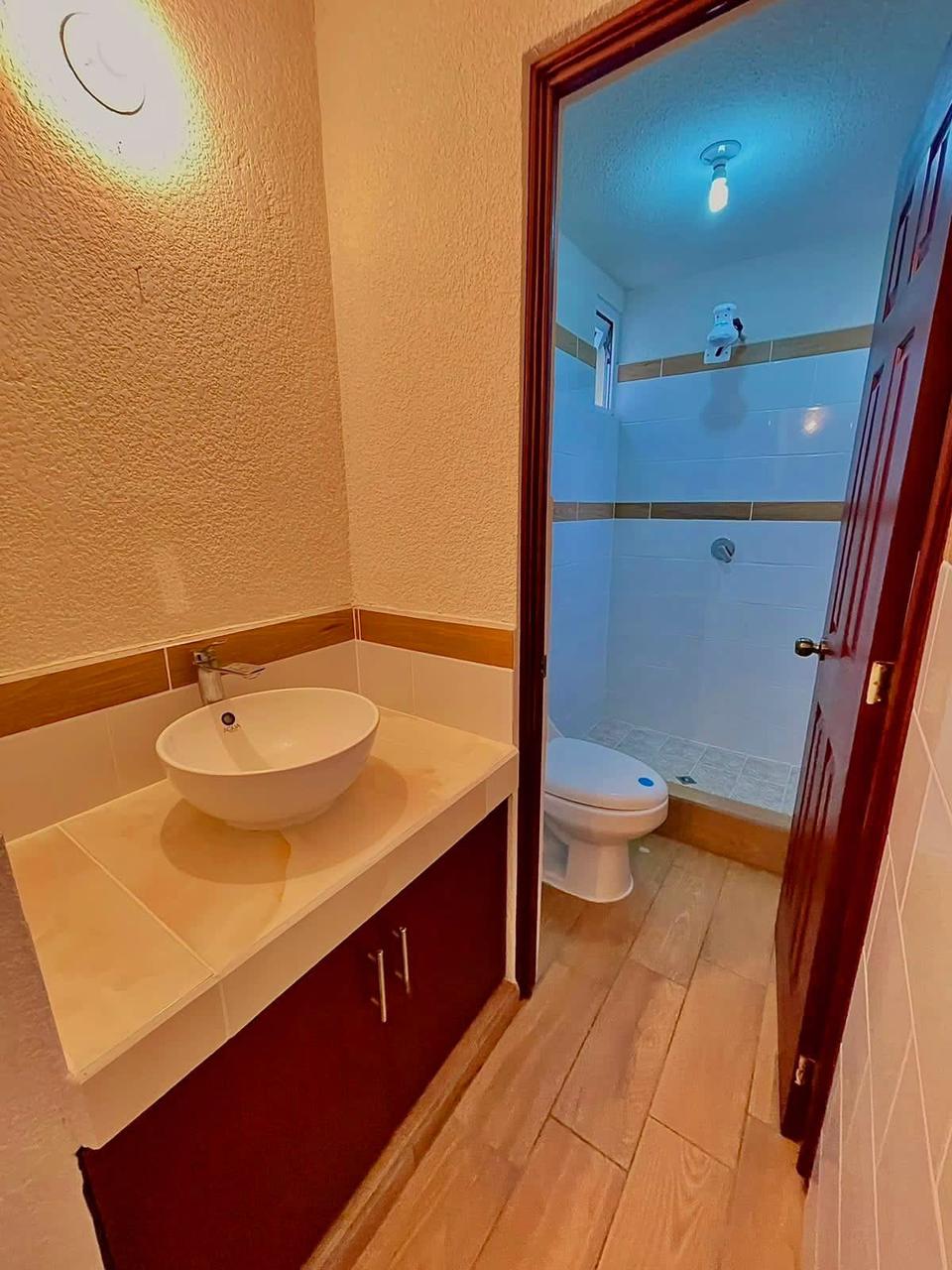 Venta de Casa o Casas, Terrenos, Propiedades, Apartamentos, Inmuebles en Guatemala, zona 11, zona 7, zona 2, zona 18, zona 16, Mixco, Carretera Al Salvador, Fraijanes, Santa Catarina Pinula, Antigua Guatemala, Villa Nueva, Villa Canales, San Miguel Petapa - Venta o Alquiler de Casas En Guatemala