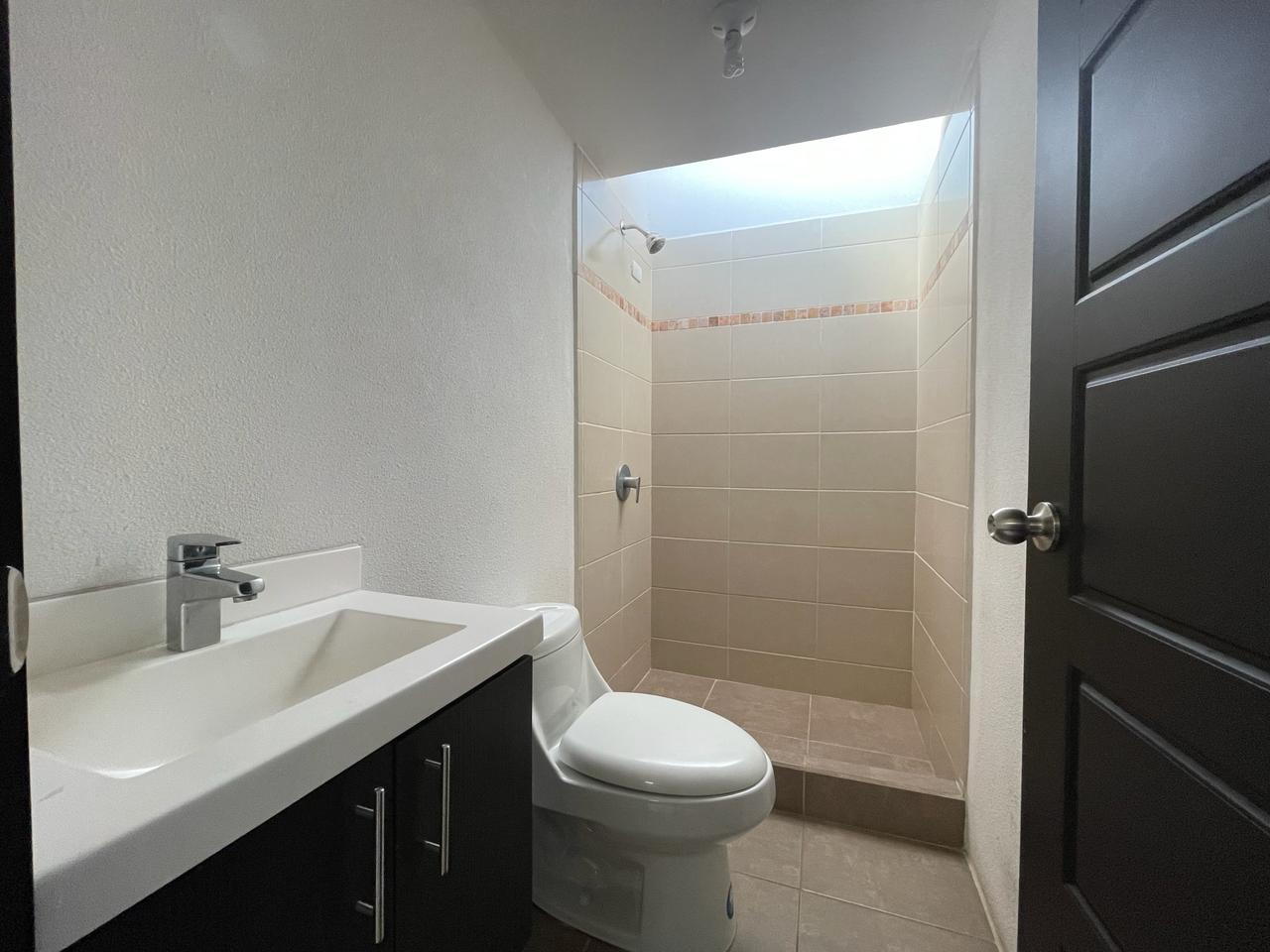 Venta de Casa o Casas, Terrenos, Propiedades, Apartamentos, Inmuebles en Guatemala, zona 11, zona 7, zona 2, zona 18, zona 16, Mixco, Carretera Al Salvador, Fraijanes, Santa Catarina Pinula, Antigua Guatemala, Villa Nueva, Villa Canales, San Miguel Petapa - Venta o Alquiler de Casas En Guatemala