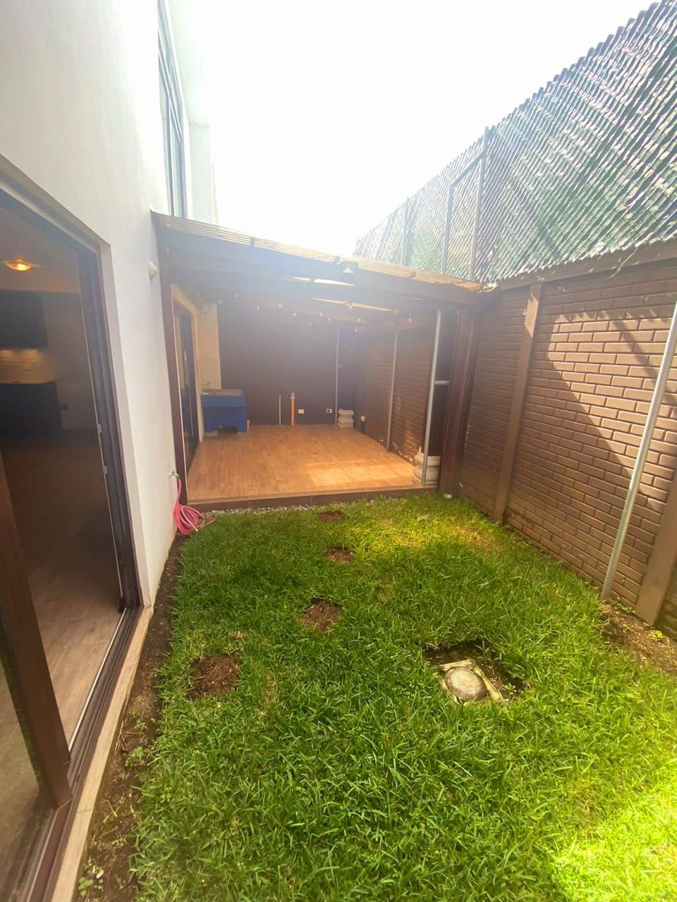 Venta de Casa o Casas, Terrenos, Propiedades, Apartamentos, Inmuebles en Guatemala, zona 11, zona 7, zona 2, zona 18, zona 16, Mixco, Carretera Al Salvador, Fraijanes, Santa Catarina Pinula, Antigua Guatemala, Villa Nueva, Villa Canales, San Miguel Petapa - Venta o Alquiler de Casas En Guatemala