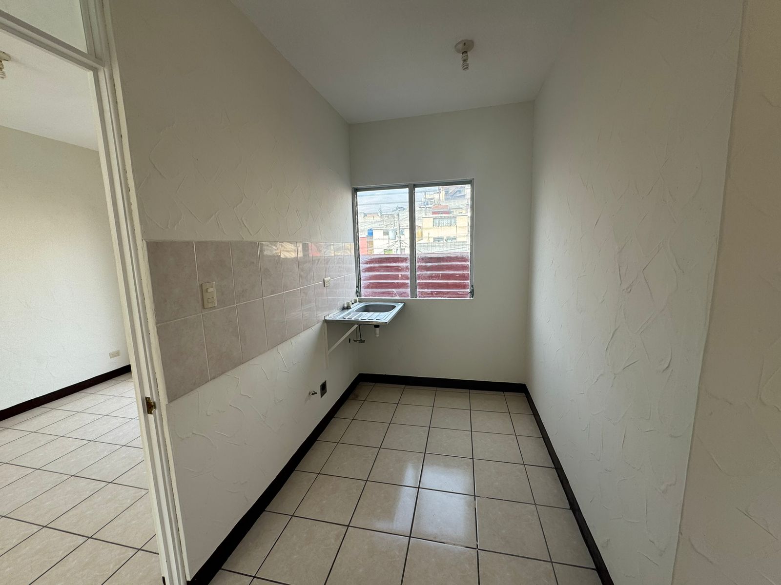 Venta de Casa o Casas, Terrenos, Propiedades, Apartamentos, Inmuebles en Guatemala, zona 11, zona 7, zona 2, zona 18, zona 16, Mixco, Carretera Al Salvador, Fraijanes, Santa Catarina Pinula, Antigua Guatemala, Villa Nueva, Villa Canales, San Miguel Petapa - Venta o Alquiler de Casas En Guatemala