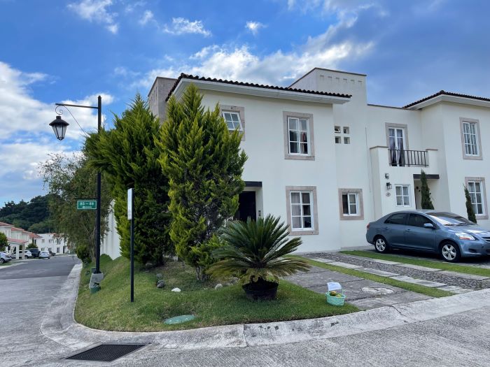 Venta de Casa o Casas, Terrenos, Propiedades, Apartamentos, Inmuebles en Guatemala, zona 11, zona 7, zona 2, zona 18, zona 16, Mixco, Carretera Al Salvador, Fraijanes, Santa Catarina Pinula, Antigua Guatemala, Villa Nueva, Villa Canales, San Miguel Petapa - Venta o Alquiler de Casas En Guatemala