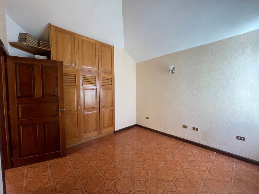 Venta de Casa o Casas, Terrenos, Propiedades, Apartamentos, Inmuebles en Guatemala, zona 11, zona 7, zona 2, zona 18, zona 16, Mixco, Carretera Al Salvador, Fraijanes, Santa Catarina Pinula, Antigua Guatemala, Villa Nueva, Villa Canales, San Miguel Petapa - Venta o Alquiler de Casas En Guatemala