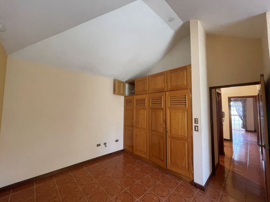 Venta de Casa o Casas, Terrenos, Propiedades, Apartamentos, Inmuebles en Guatemala, zona 11, zona 7, zona 2, zona 18, zona 16, Mixco, Carretera Al Salvador, Fraijanes, Santa Catarina Pinula, Antigua Guatemala, Villa Nueva, Villa Canales, San Miguel Petapa - Venta o Alquiler de Casas En Guatemala