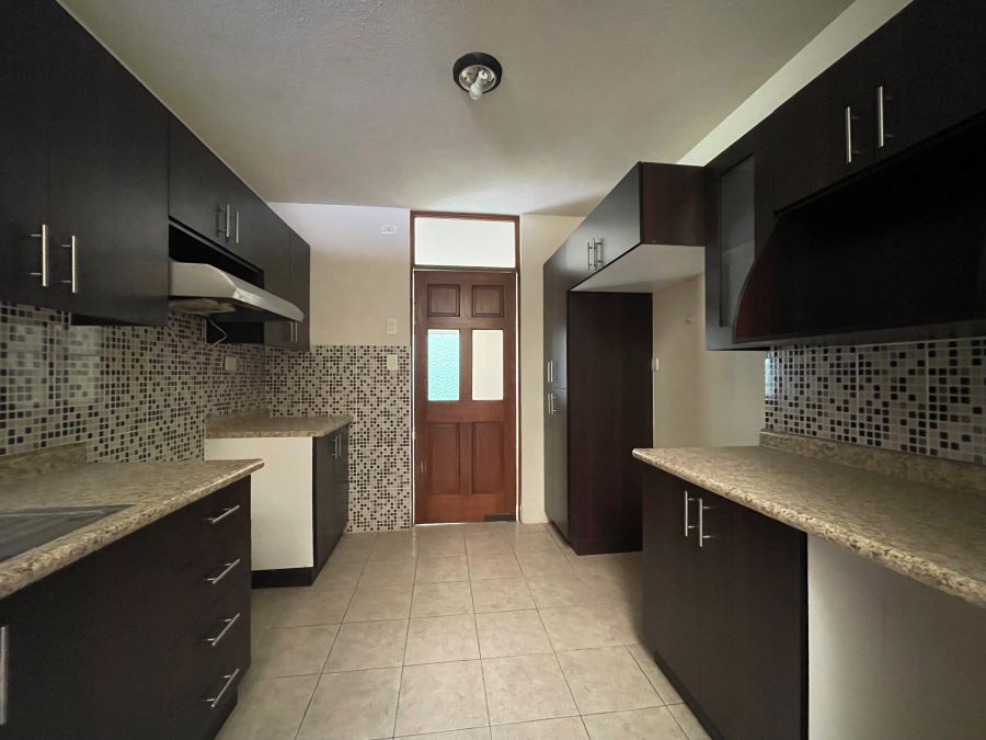 Venta de Casa o Casas, Terrenos, Propiedades, Apartamentos, Inmuebles en Guatemala, zona 11, zona 7, zona 2, zona 18, zona 16, Mixco, Carretera Al Salvador, Fraijanes, Santa Catarina Pinula, Antigua Guatemala, Villa Nueva, Villa Canales, San Miguel Petapa - Venta o Alquiler de Casas En Guatemala