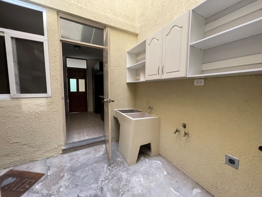 Venta de Casa o Casas, Terrenos, Propiedades, Apartamentos, Inmuebles en Guatemala, zona 11, zona 7, zona 2, zona 18, zona 16, Mixco, Carretera Al Salvador, Fraijanes, Santa Catarina Pinula, Antigua Guatemala, Villa Nueva, Villa Canales, San Miguel Petapa - Venta o Alquiler de Casas En Guatemala