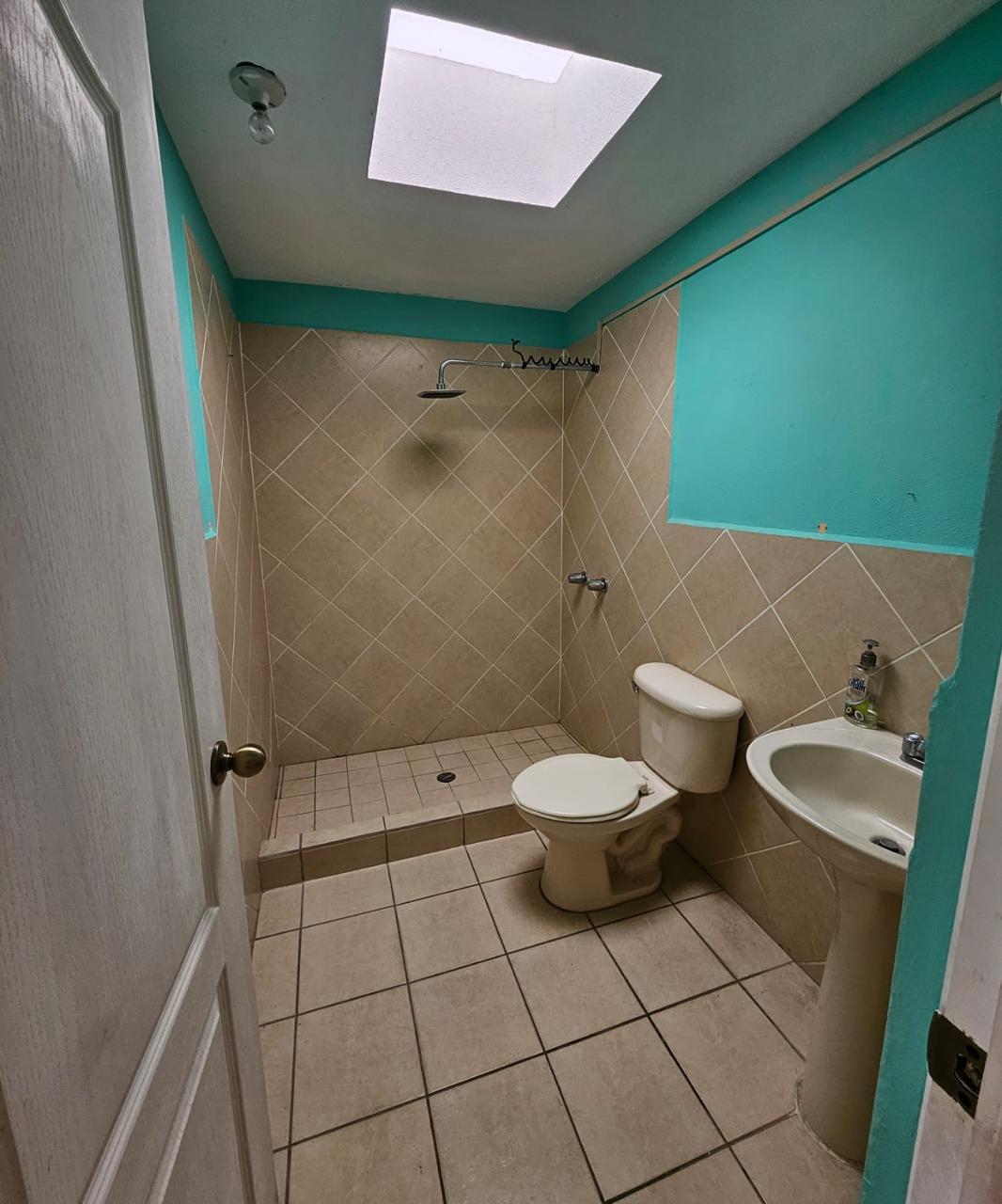 Venta de Casa o Casas, Terrenos, Propiedades, Apartamentos, Inmuebles en Guatemala, zona 11, zona 7, zona 2, zona 18, zona 16, Mixco, Carretera Al Salvador, Fraijanes, Santa Catarina Pinula, Antigua Guatemala, Villa Nueva, Villa Canales, San Miguel Petapa - Venta o Alquiler de Casas En Guatemala