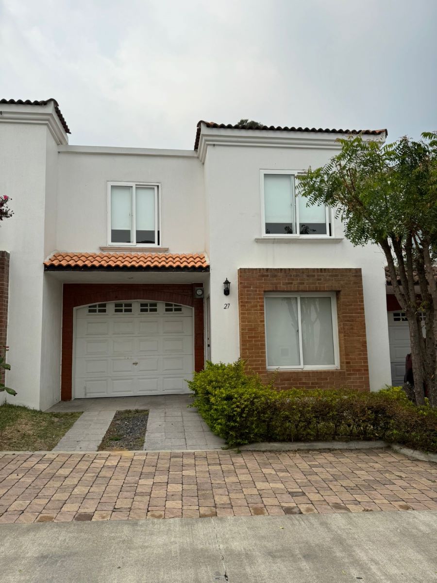 Venta de Casa o Casas, Terrenos, Propiedades, Apartamentos, Inmuebles en Guatemala, zona 11, zona 7, zona 2, zona 18, zona 16, Mixco, Carretera Al Salvador, Fraijanes, Santa Catarina Pinula, Antigua Guatemala, Villa Nueva, Villa Canales, San Miguel Petapa - Venta o Alquiler de Casas En Guatemala