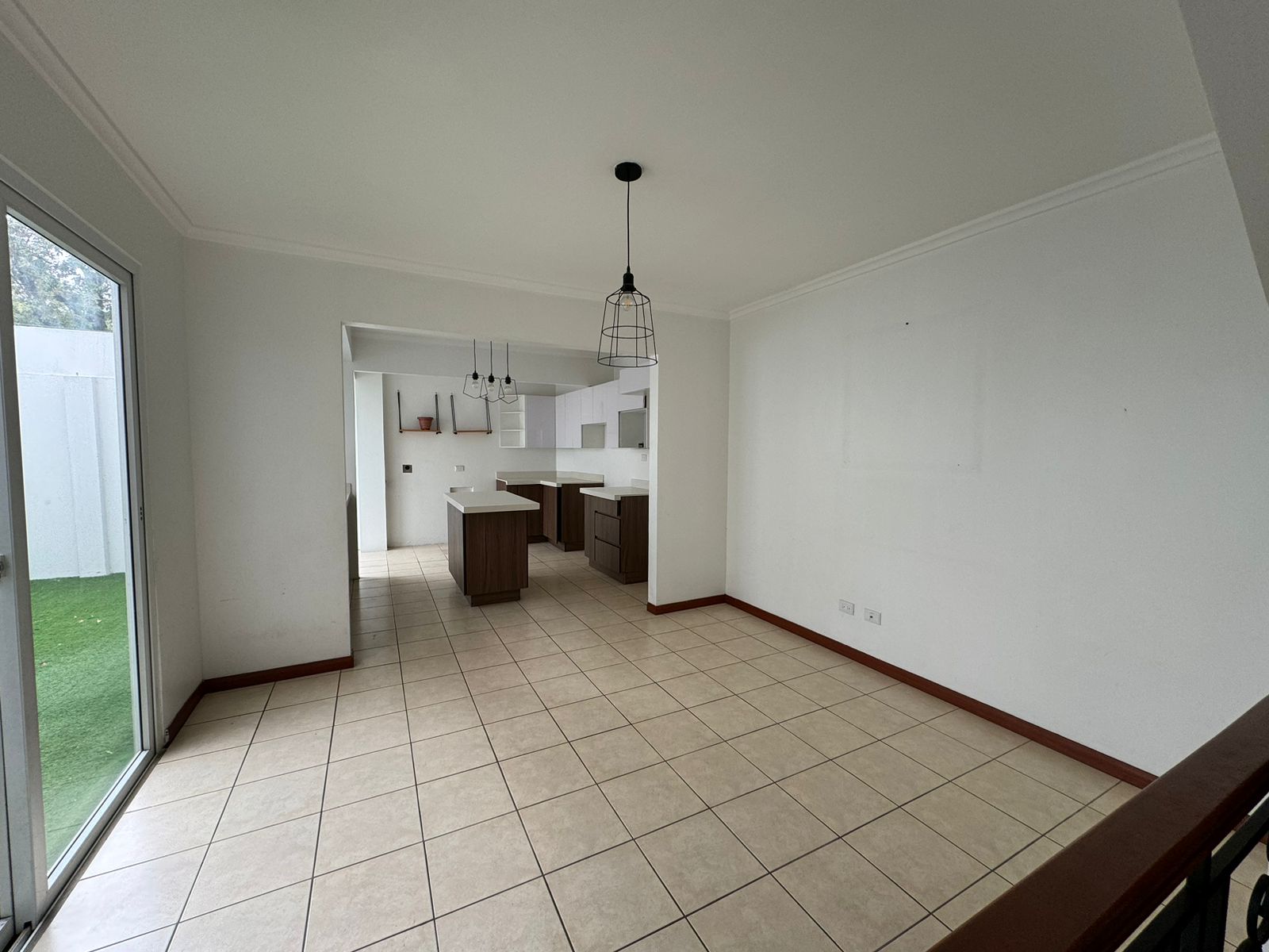 Venta de Casa o Casas, Terrenos, Propiedades, Apartamentos, Inmuebles en Guatemala, zona 11, zona 7, zona 2, zona 18, zona 16, Mixco, Carretera Al Salvador, Fraijanes, Santa Catarina Pinula, Antigua Guatemala, Villa Nueva, Villa Canales, San Miguel Petapa - Venta o Alquiler de Casas En Guatemala